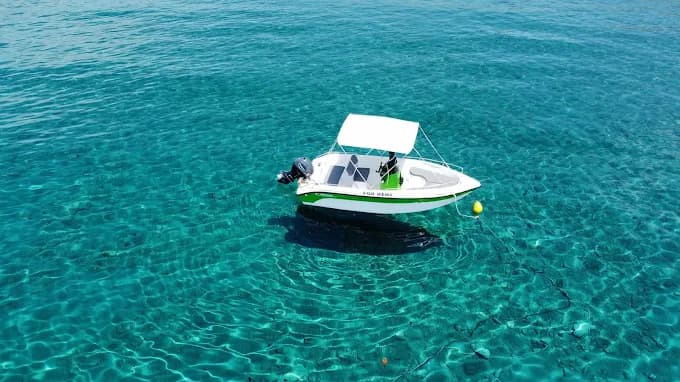 Explore the coast by boat